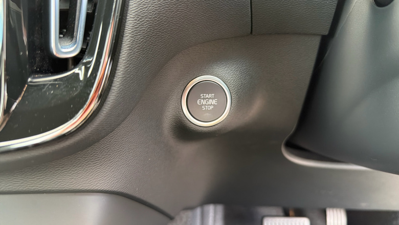 Volvo XC40 2.0 B3P Plus Dark 5dr Auto Petrol Estate